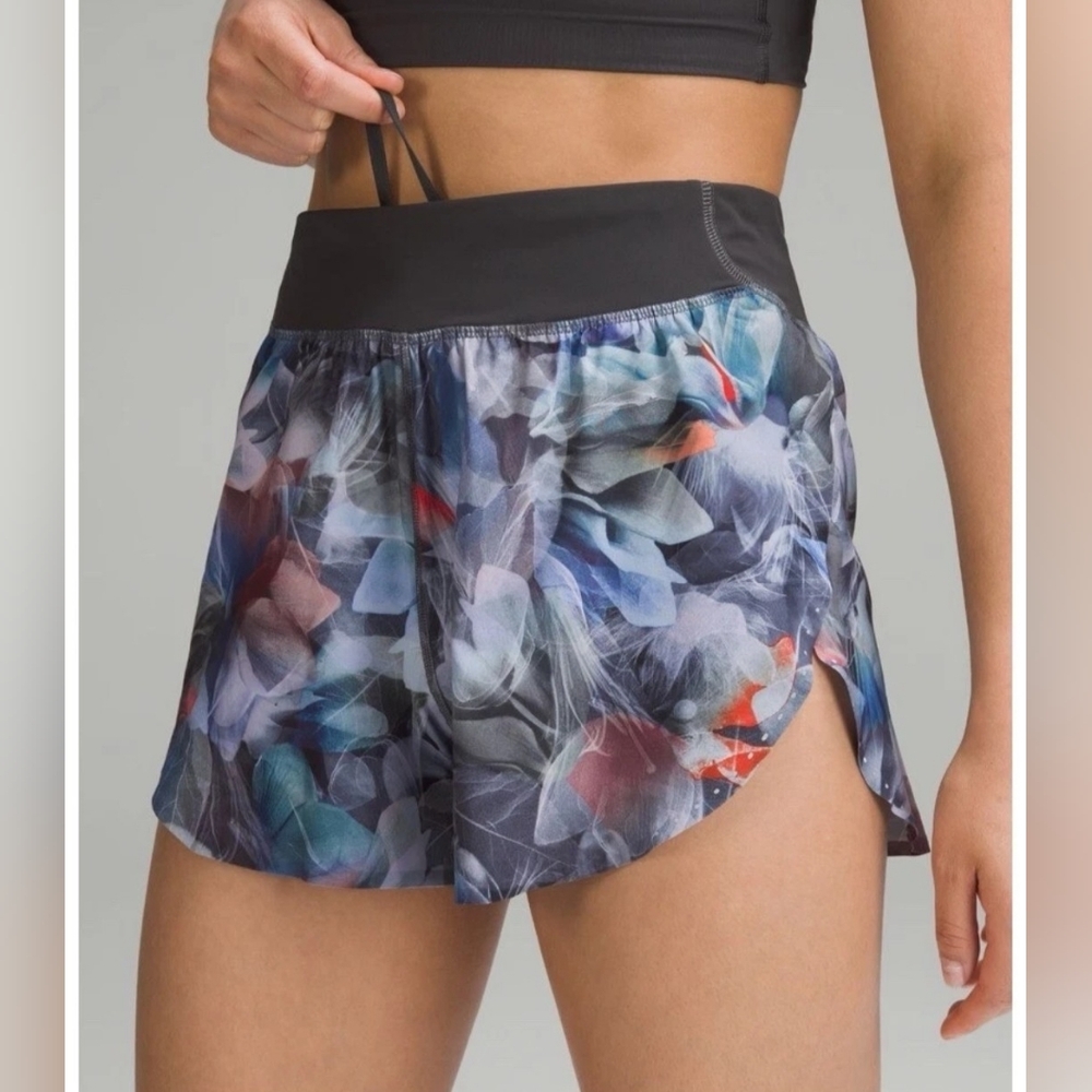 Lululemon Fast and Free HR Classic Short 3" Reflective Size 4
